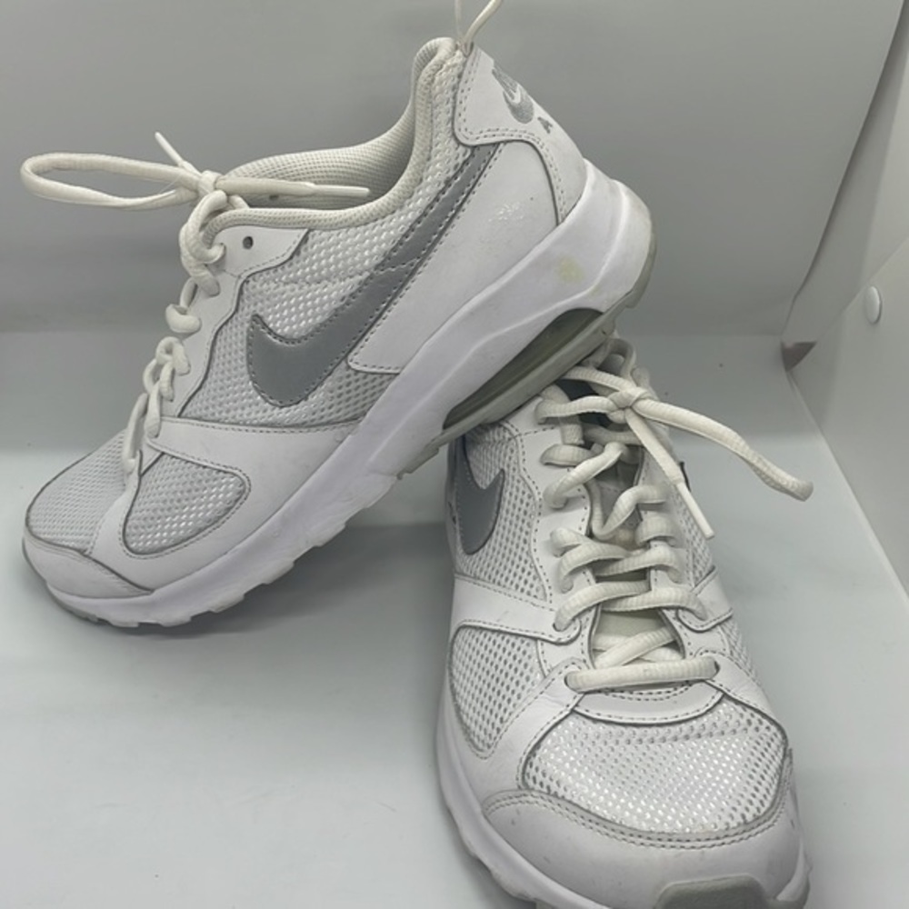 Nike Shoes Nike Air Max size 8.5 white with gray athletic - Picture 8 of 9